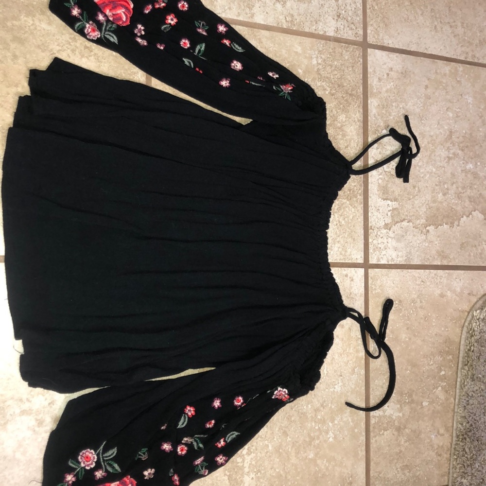 aeropostale of the shoulder black rose shirt